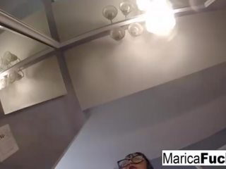 Marica hase в sedusive спідня білизна мастурбує в в дзеркало