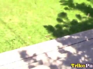 Trikepatrol prsatá filipina bere pes walking přestávka na sát cizinci čurák