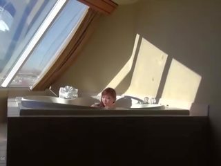 Schattig tiener: hot-tub plagen machine
