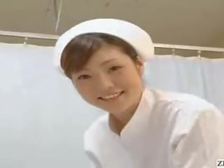 Inviting azjatyckie pielęgniarka
