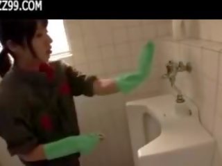 Mosaic: όμορφος/η καθαριστής δίνει geek για τσιμπούκι σε lavatory 01