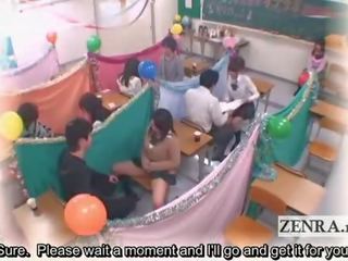 Sous-titré japon écolières salle de classe masturbation cafe