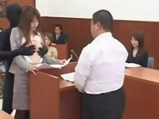 Японська краса lawyer отримує трахкав по a invisible людина
