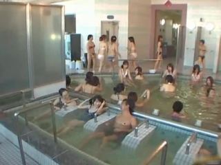 Asiática coño es desaseo y bañándose dentro tthis chab spa