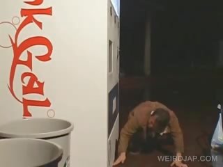Hapon manika puke fucked sa pamamagitan ng malibog homeless dude