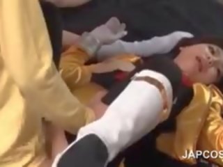 Teenager japanisch zicke aneinander reiben penis wird brüste squeezed