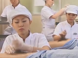 Japonesa enfermeira slurping ejaculações fora de virado em prick